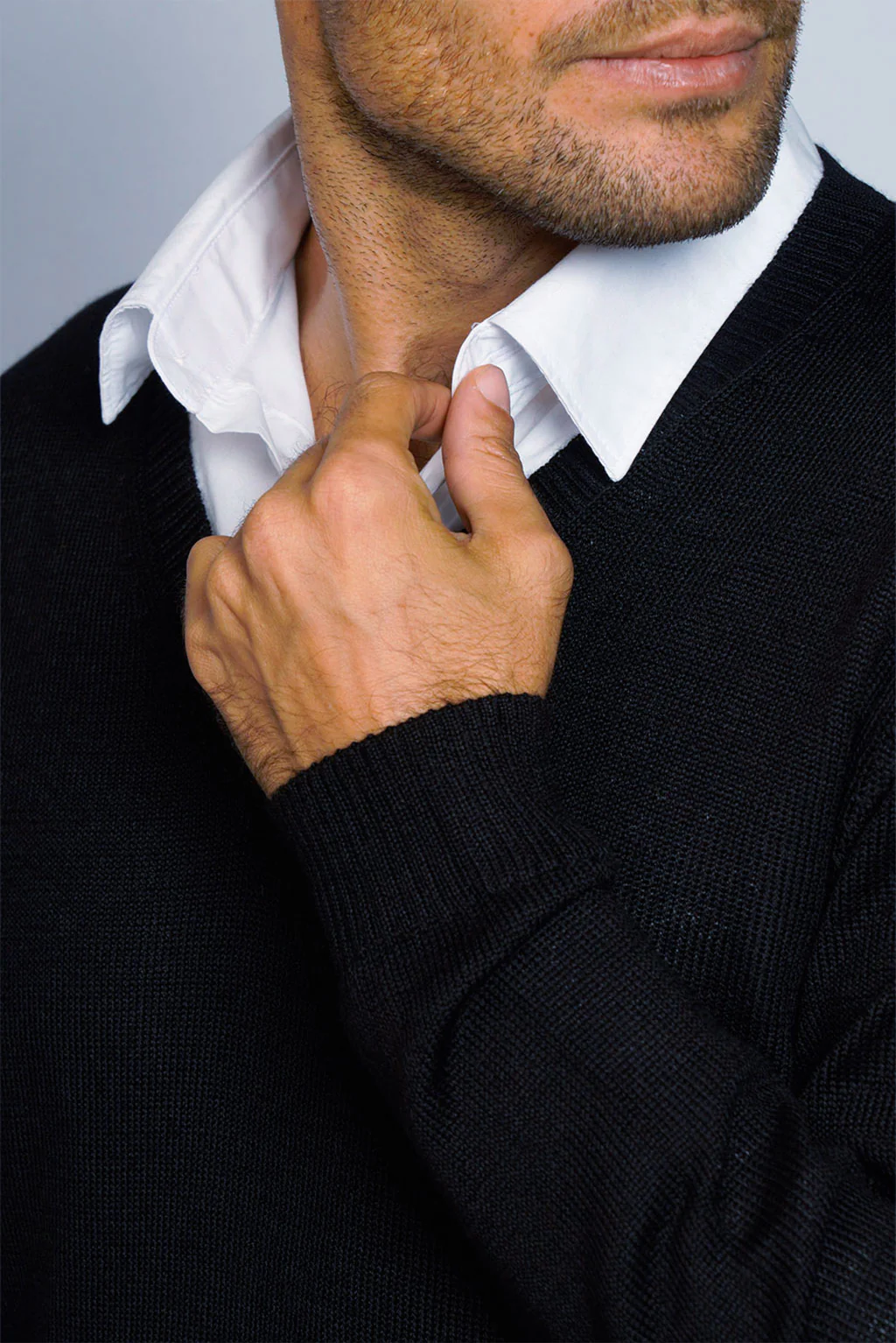 Men's V-Neck Royal Alpaca Sweater - Image 11